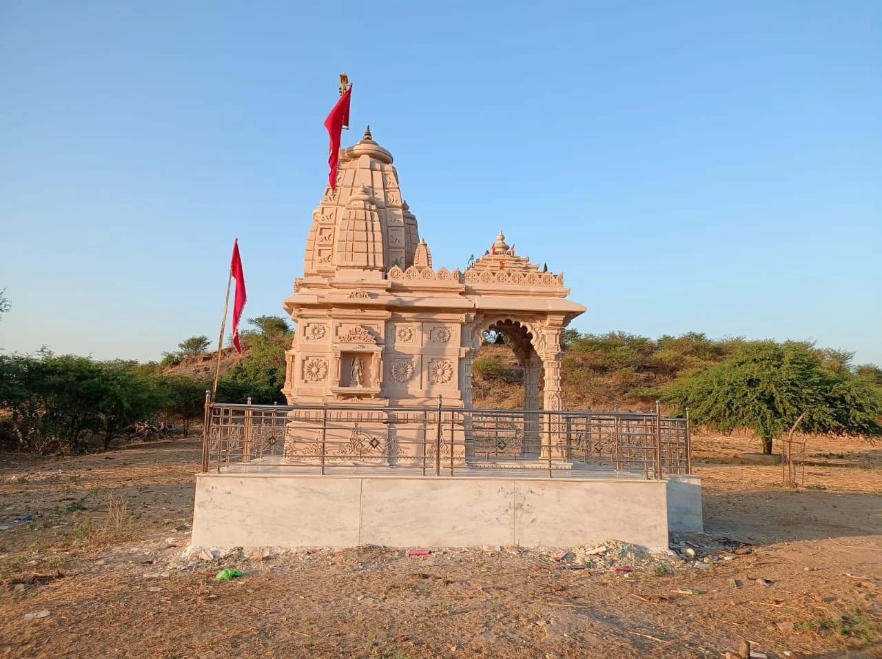 red sandstone vs pink sandstone temple